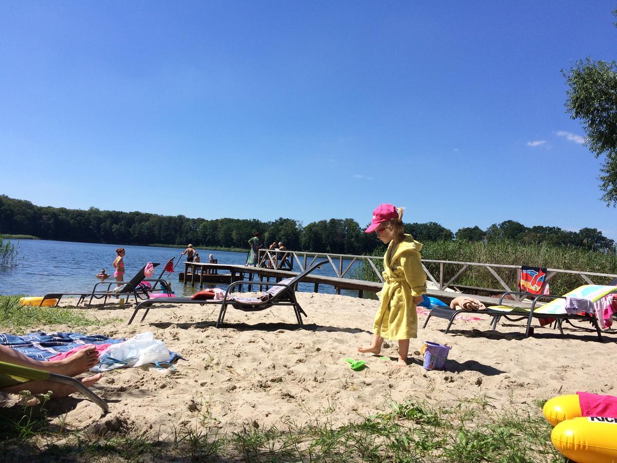 Stajnia Sarnowek Nad Jeziorem Rozany Rozajny Wielkie 外观 照片