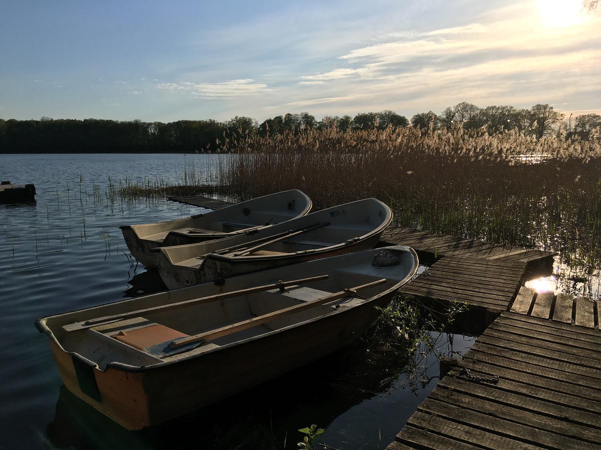 Stajnia Sarnowek Nad Jeziorem Rozany Rozajny Wielkie 外观 照片