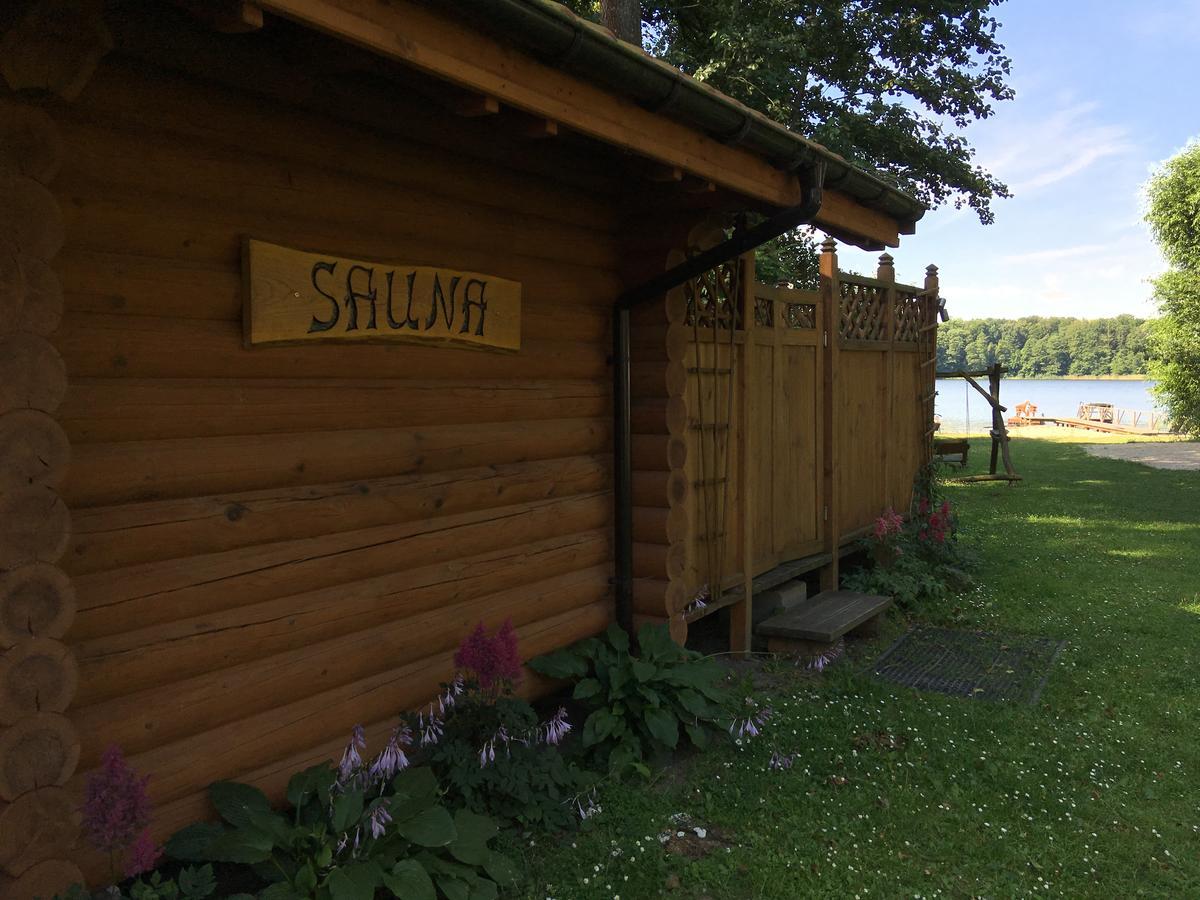 Stajnia Sarnowek Nad Jeziorem Rozany Rozajny Wielkie 外观 照片
